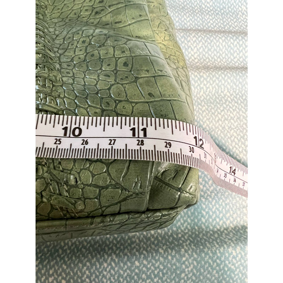 APT 9 light green faux alligator clutch purse 8" x 10" - Picture 5 of 5